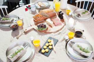Copyright: Scandic Norge, Frokosten.no Dekk et innbydende frokostbord
